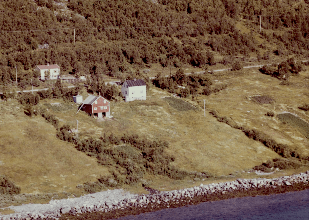 Dette bildet har en tom alt-tekst; dets filnavn er ysteby-10.png