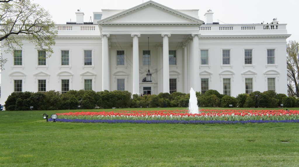 Dette bildet har en tom alt-tekst; dets filnavn er washington.jpg